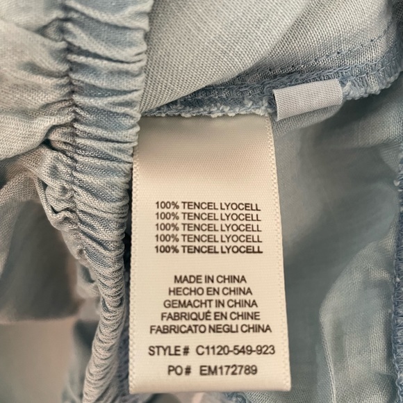 SOLD NWT, Anthropologie, Cloth & Stone Smocked Chambray Long sleeve Top, XS - Picture 5 of 11